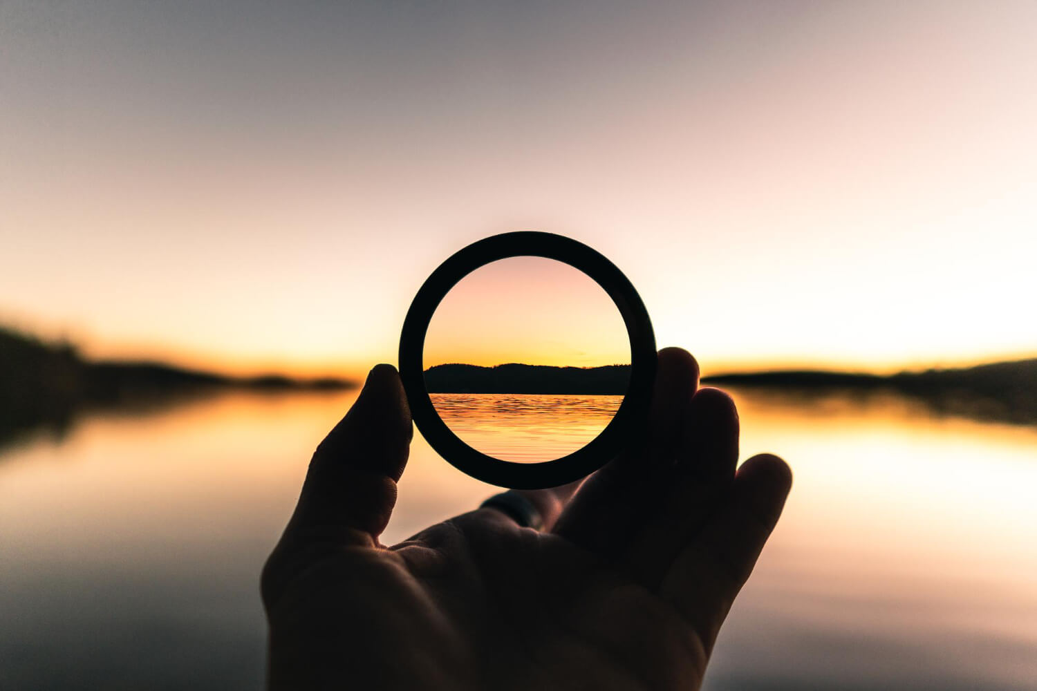 SEO visibility explained, a lens focusing a wide landscape as a symbol for how a visibility index focuses on one keyword set